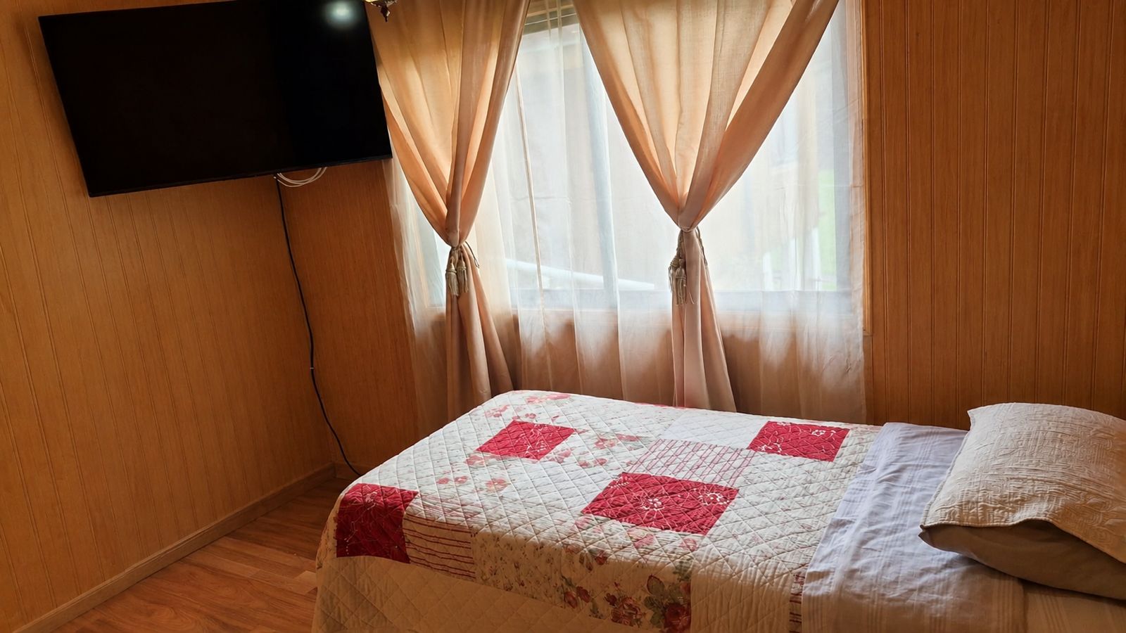 Habitación privada acogedora y luminosa en Casa de Reposo Los Sauces